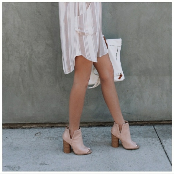 🎉LAST PAIR Nude Peep Toe Booties - Picture 2 of 8